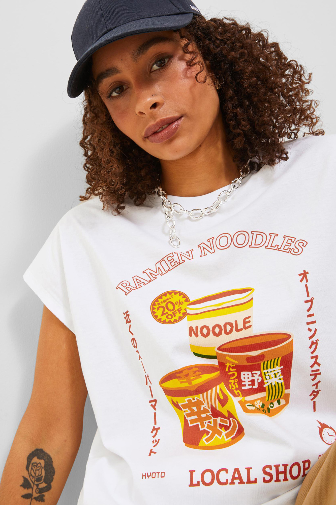 Camiseta oversized de manga curta com estampa.