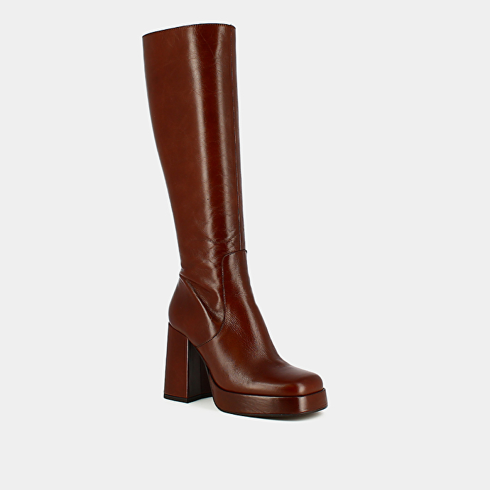 Bottes à talons et bouts carrés  en cuir vielli marron
