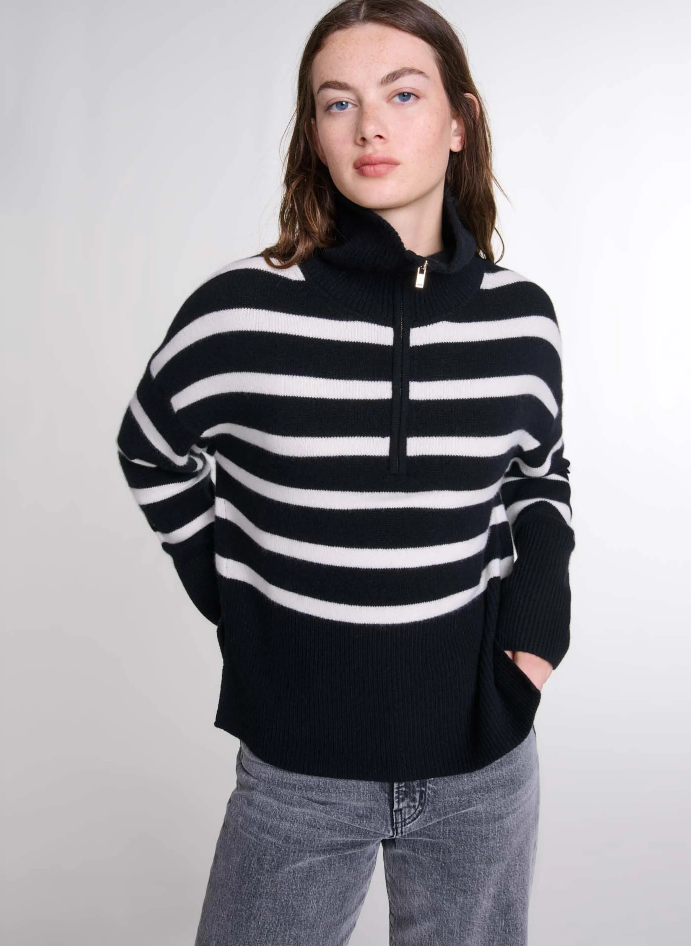 Pull droit en cachemire mélangé rayé | Noir