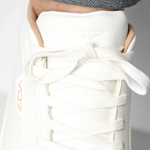Baskets Aston White