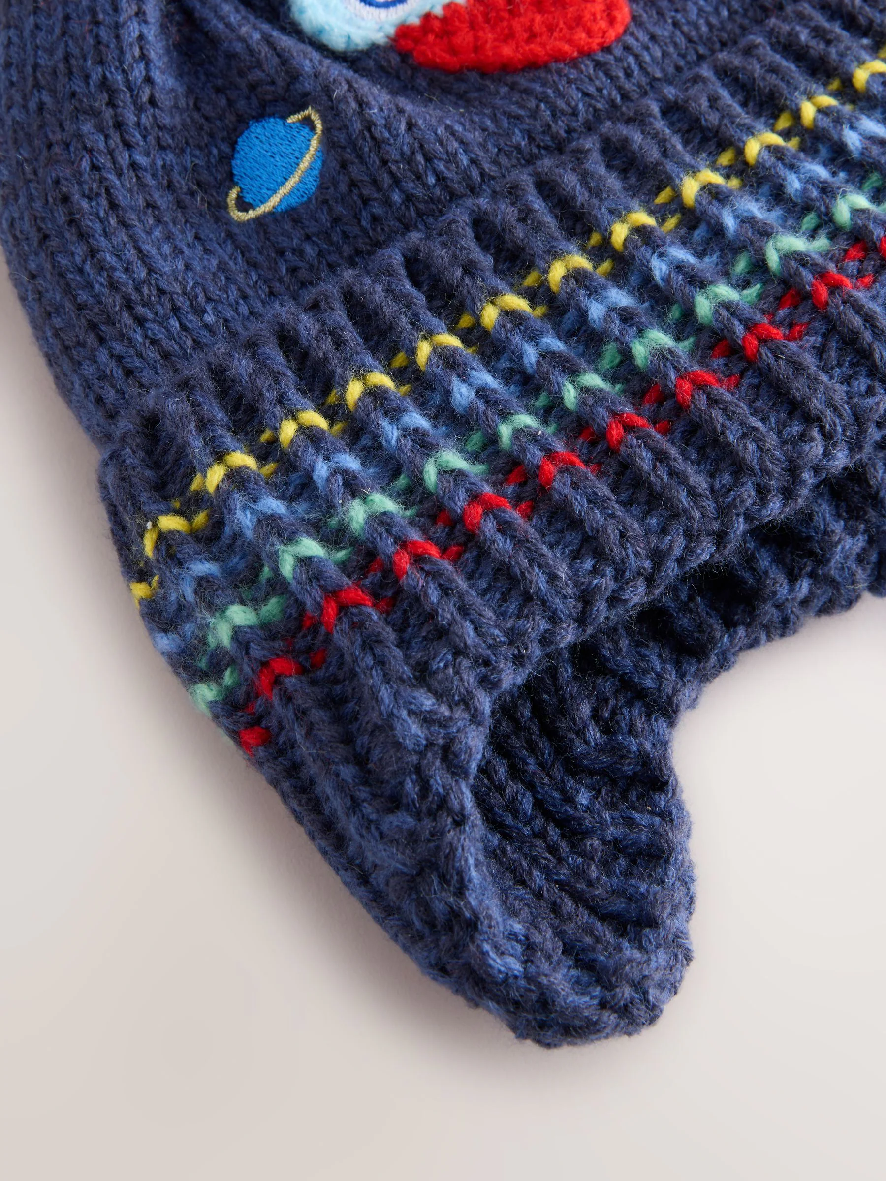 Marineblauw met raket - Beanie-muts met oorbedekking en pompon (3mnd -10jr)