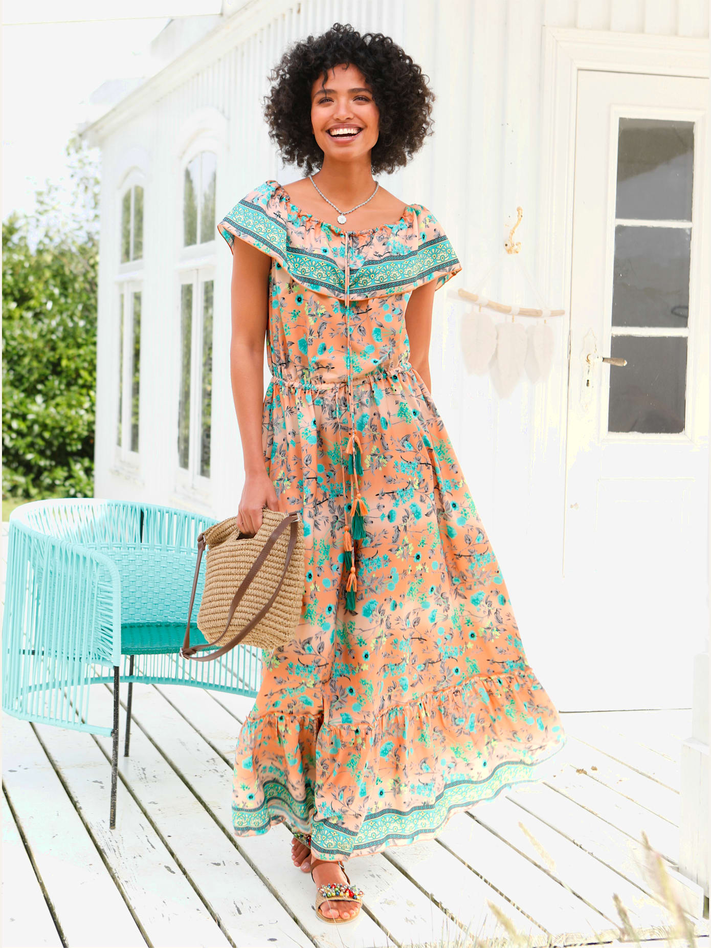 Robe imprimée peut être porté en encolure ronde ou carmen