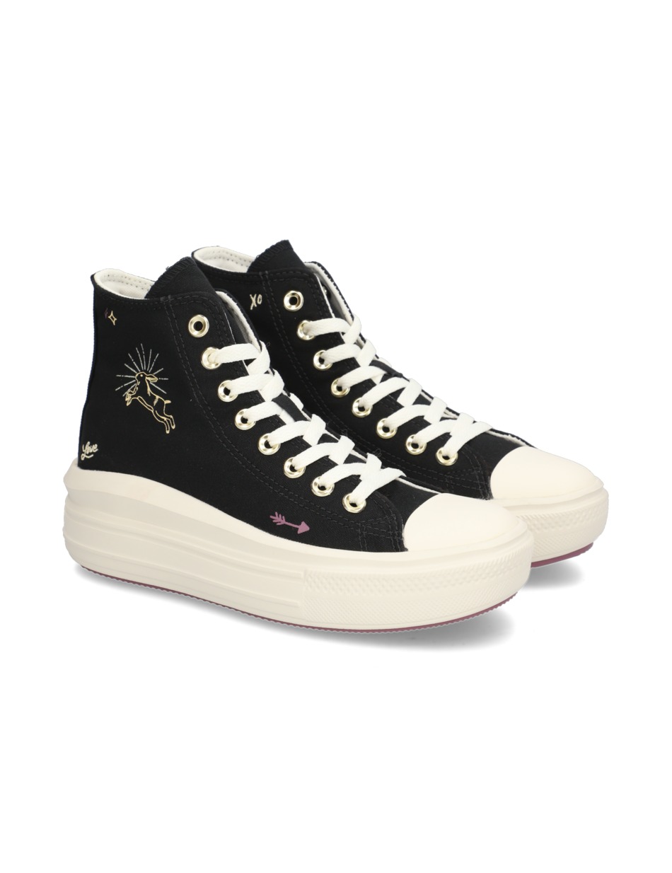 CHUCK TAYLOR ALL STAR MOVE