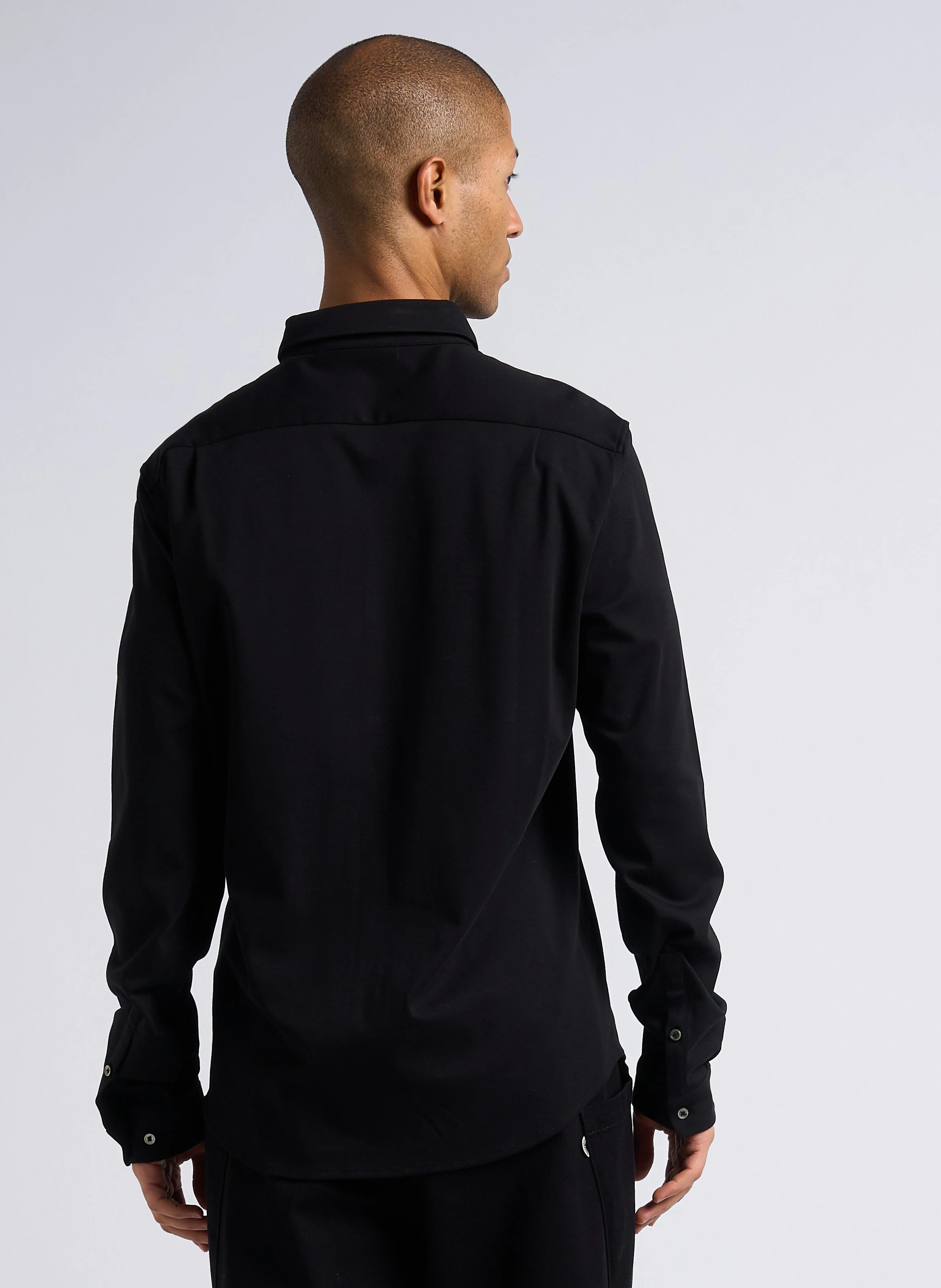 Chemise col classique regular-fit en coton bio mélangé | Noir