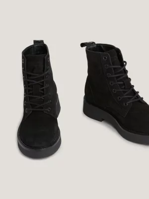 Botas de camurça com cadarço e fita de logo