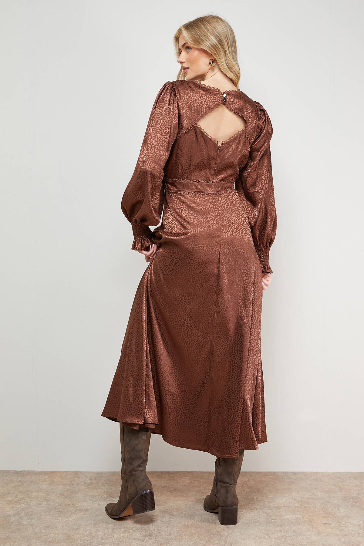 Oasis Robe Mi-Longue en Satin Jacquard