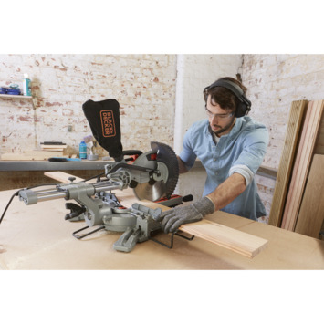 BLACK+DECKER 1600W 216mm afkort- en verstekzaag BES700-QS