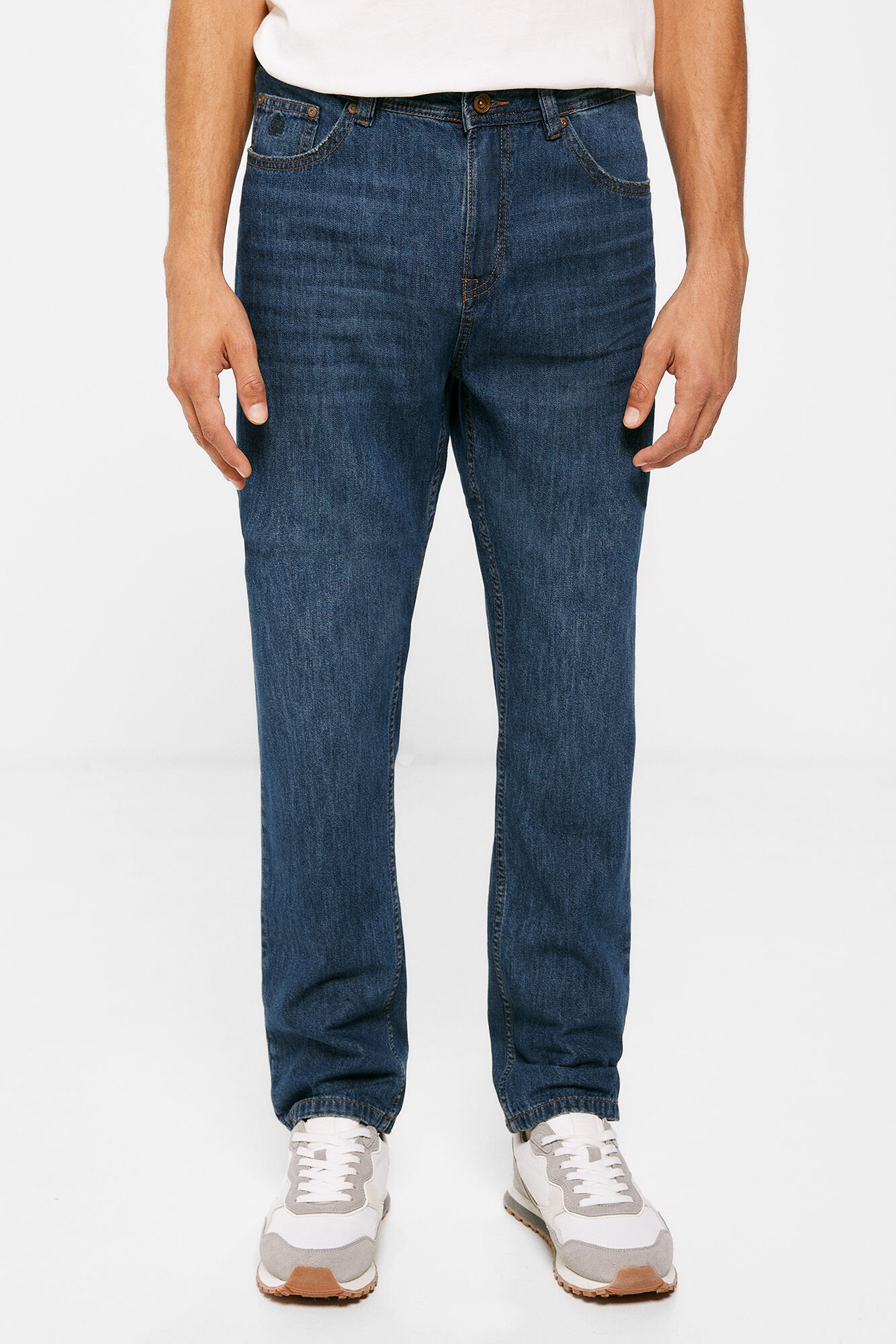 Calça jeans normal, lavagem muito clara, lavagem média escura