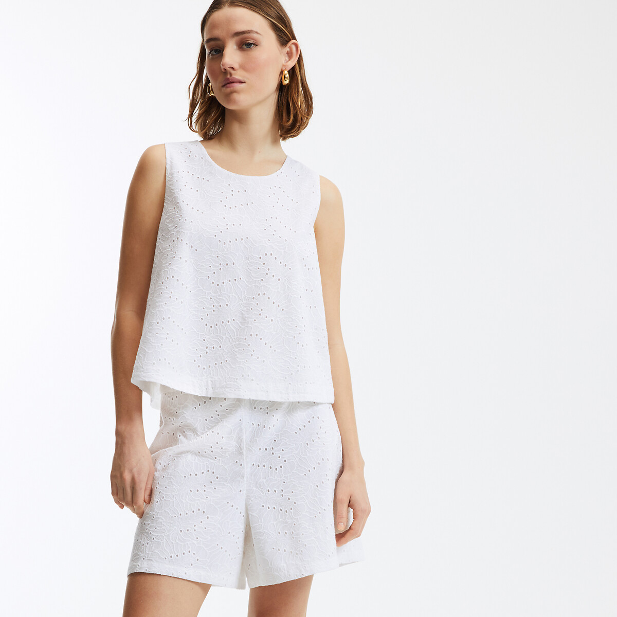 COLEÇÃO LA REDOUTE<br>Blusa sem mangas em renda inglesa com decote redondo