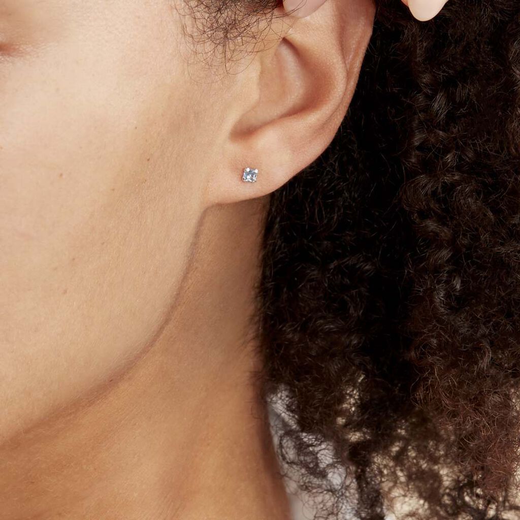 Boucles D'oreilles Puces Doreen Carre Or Blanc Oxyde De Zirconium