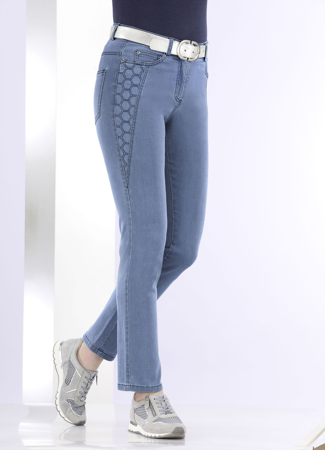 Jeans mit schöner Stickerei