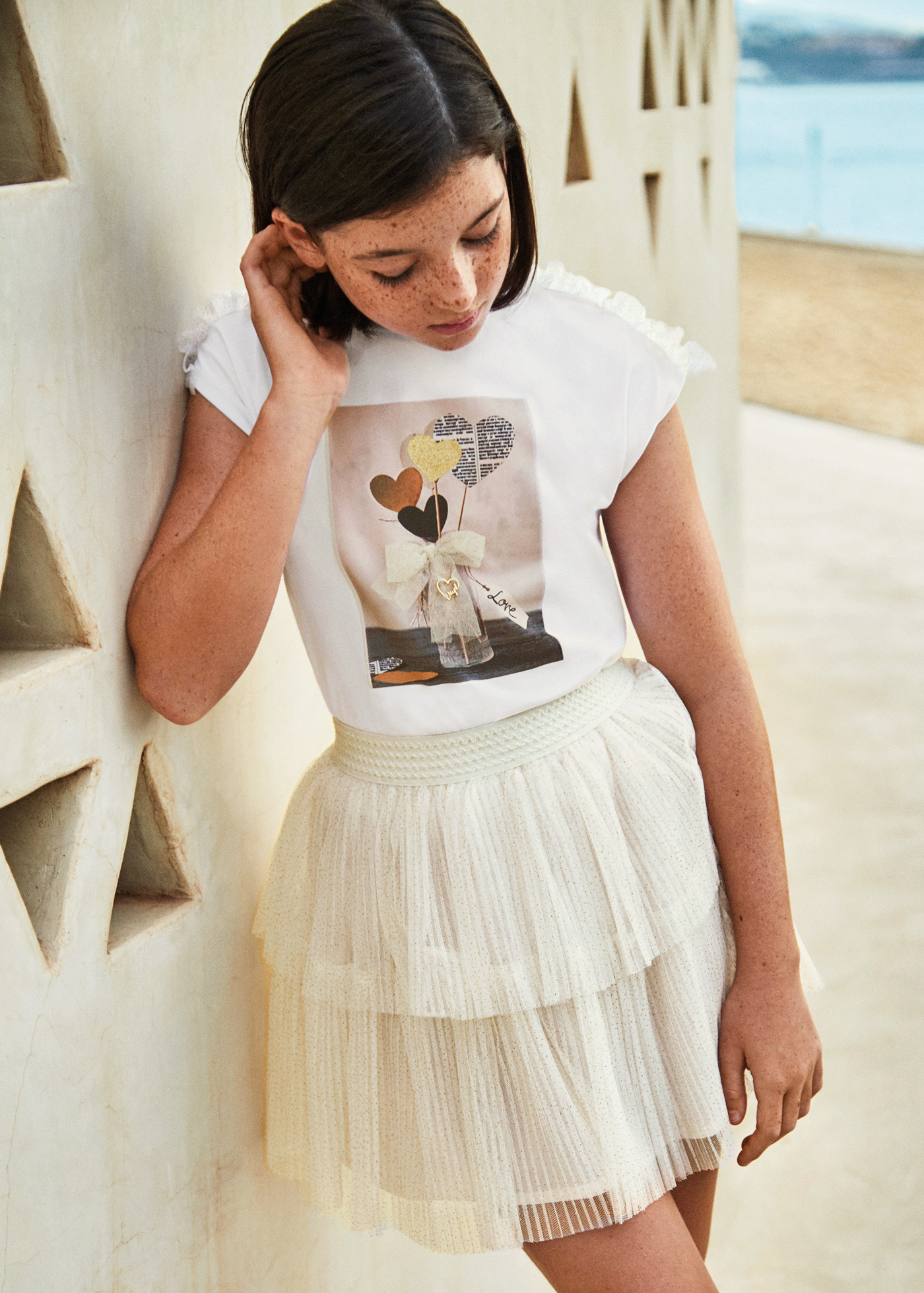 Camiseta de manga curta com estampa e apliques para meninas