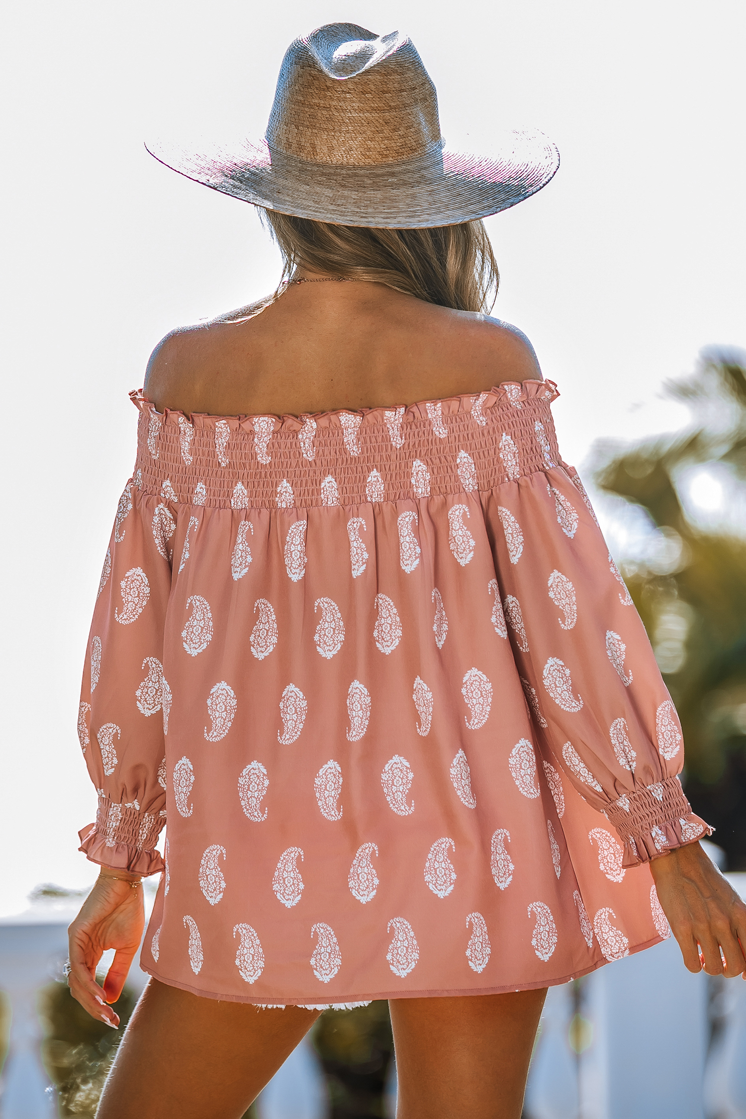 Blouse à manches bouffantes et épaules dénudées paisley