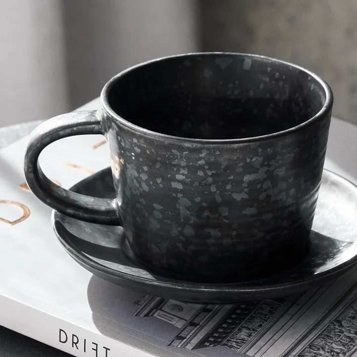 House Doctor - Pion Tasse mit Untersetzer, schwarz / braun