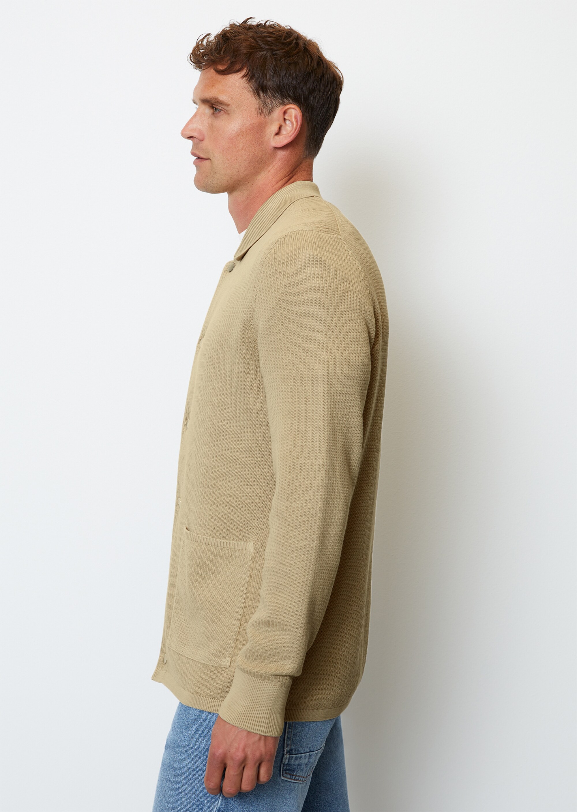 Strickjacke regularund Druckknöpfen