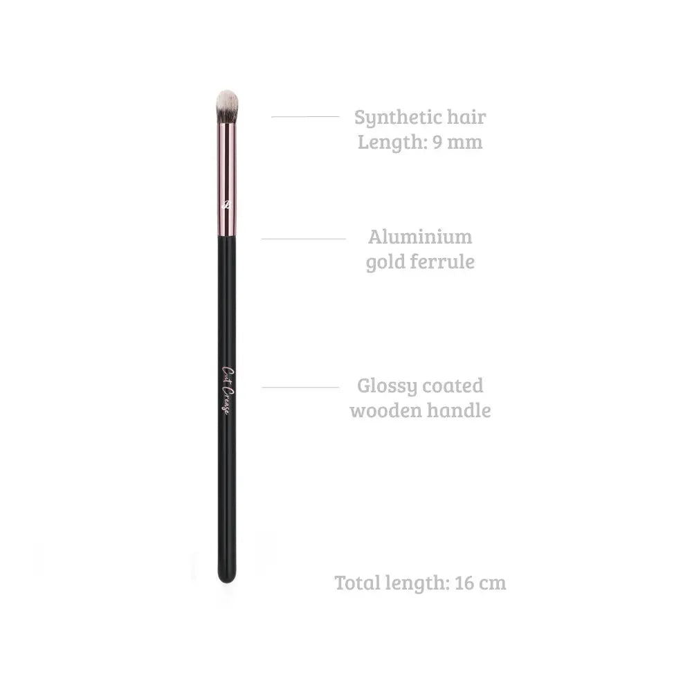 UP40 Cut Crease Brush