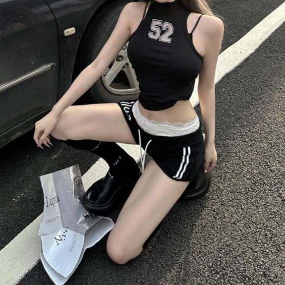 Kilopi - Nummering Tanktop / Laag uitgesneden gestreepte shorts / Kanten slip / Set