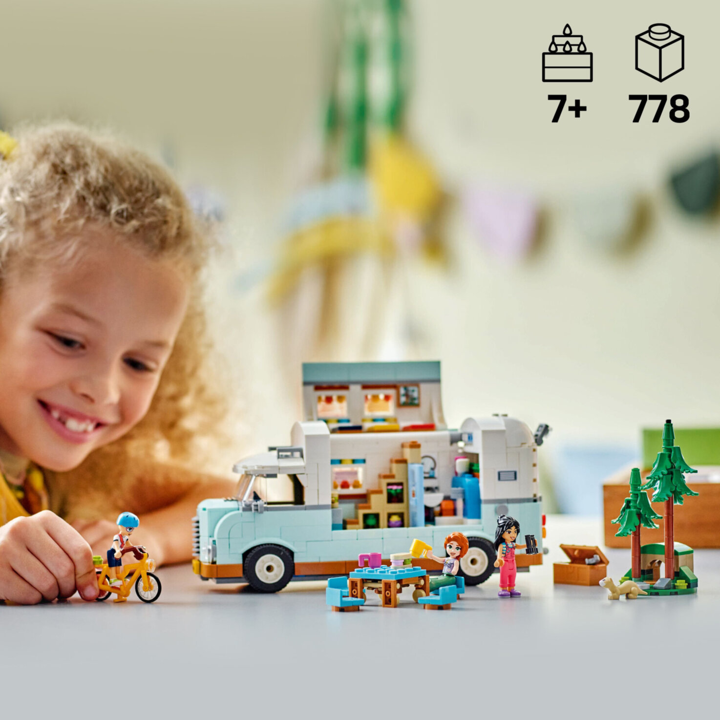 LEGO® Friends Wohnmobil 42663, Spielzeug mit Wohnwagen ab 7 Jahren