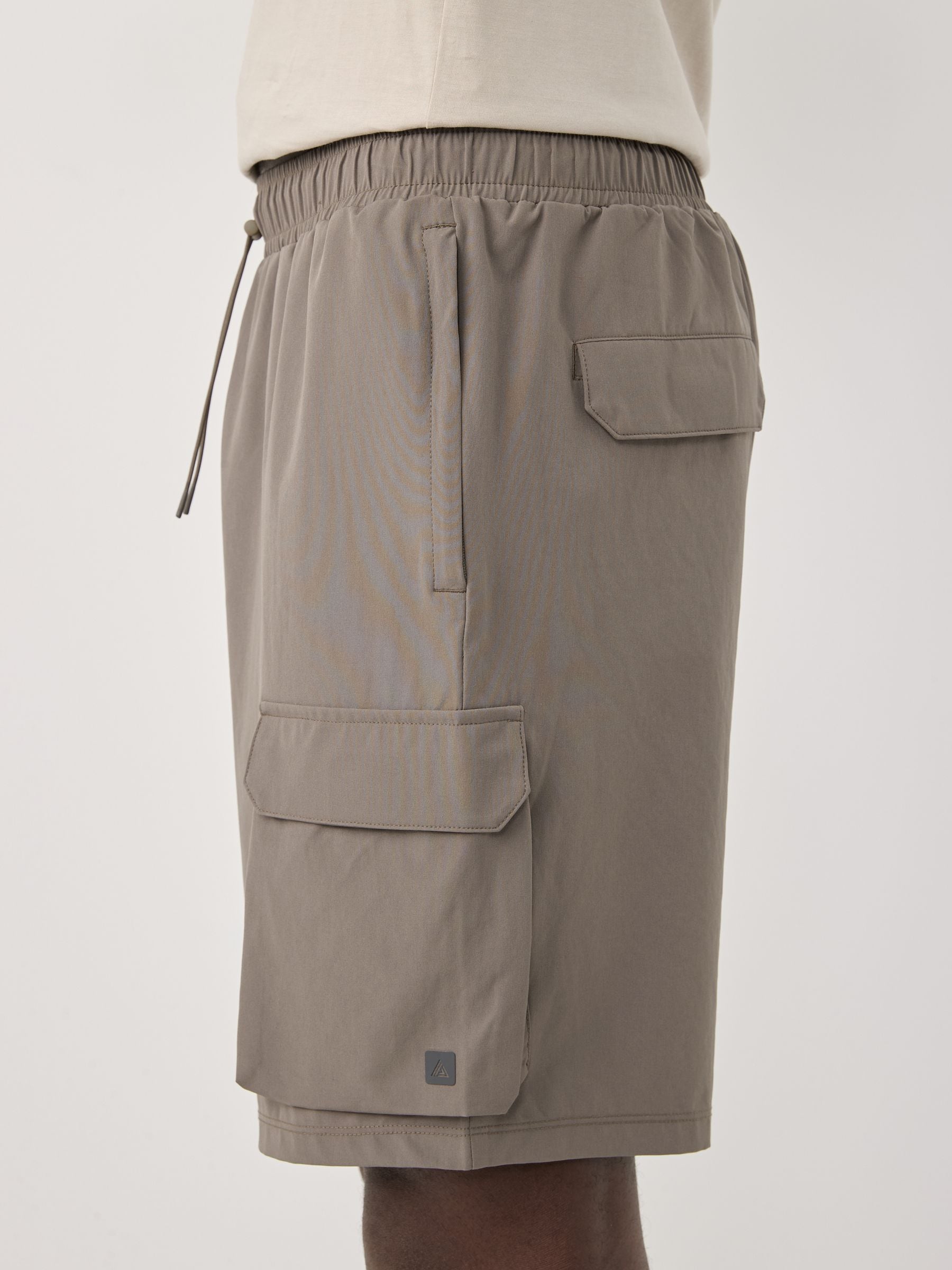 Neutraal kiezelkleurig - Active cargo gym trainingshorts