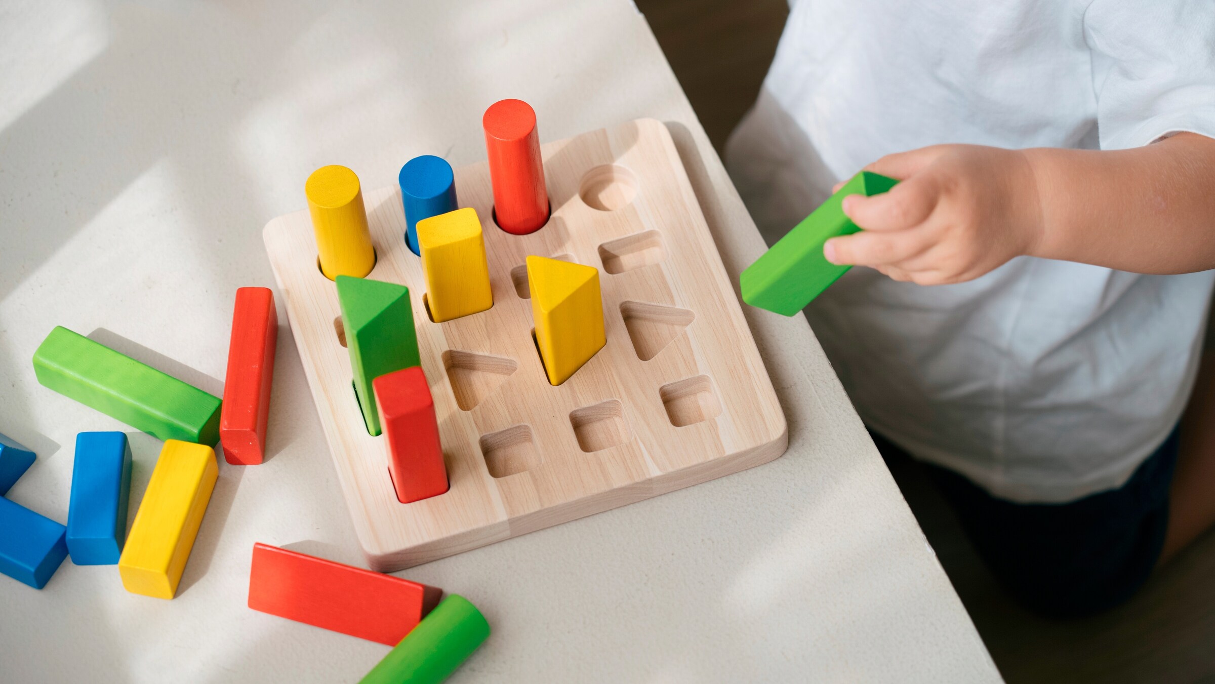 PlanToys Lernspiel Geometrie Stifte