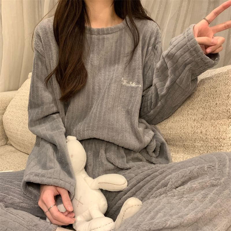 ANORA - Pyjamaset: fleece top met lange mouwen en tekstprint + broek