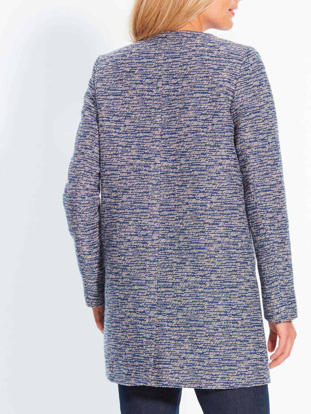 Manteau jacquard, poitrine généreuse