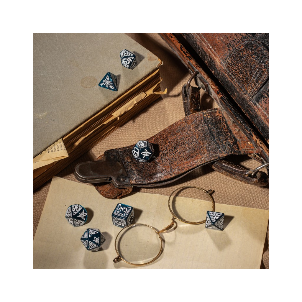 Call of Cthulhu Abyssal & white Dice Set