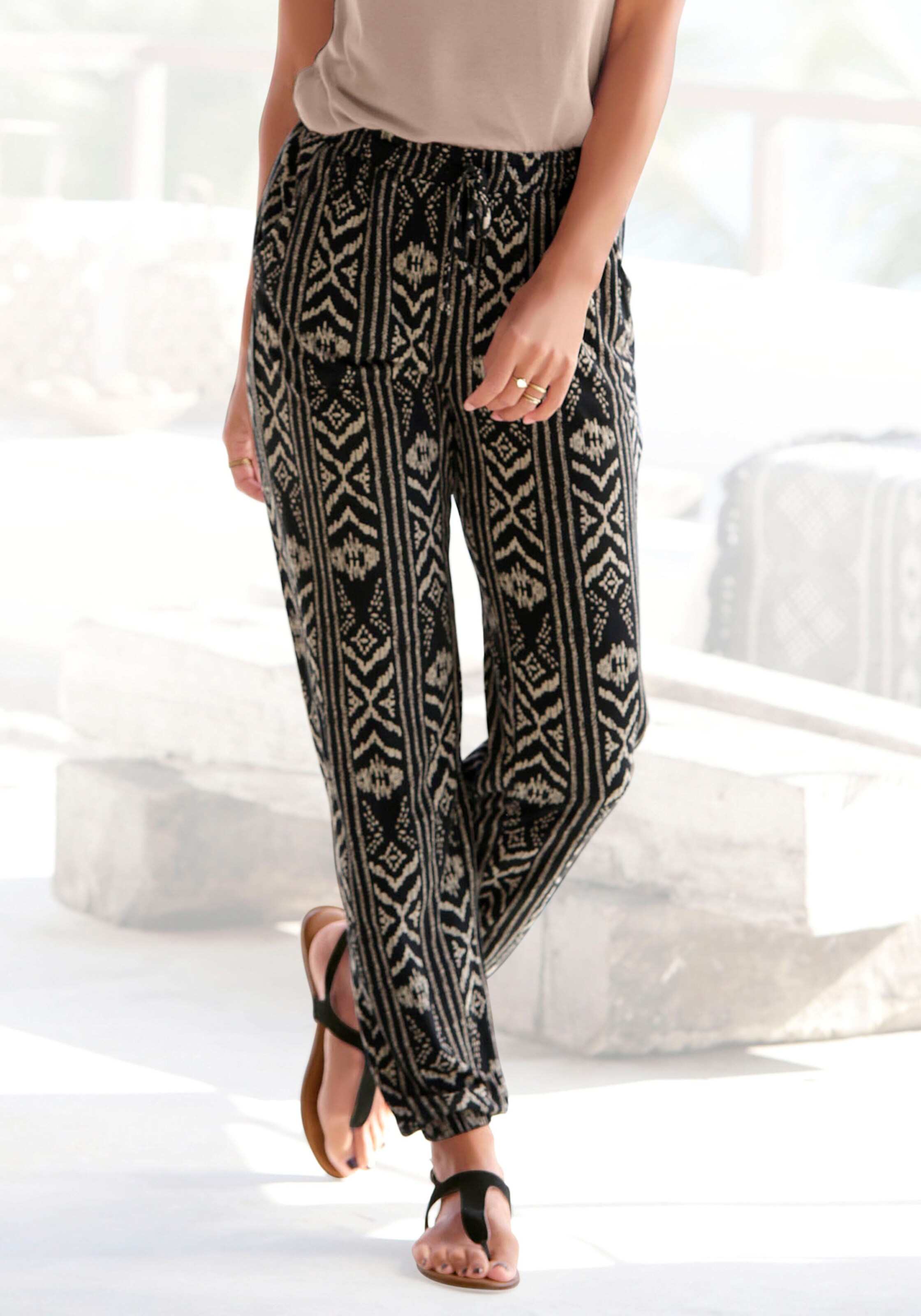 LASCANA Jerseyhose in schwarz-creme-bedruckt