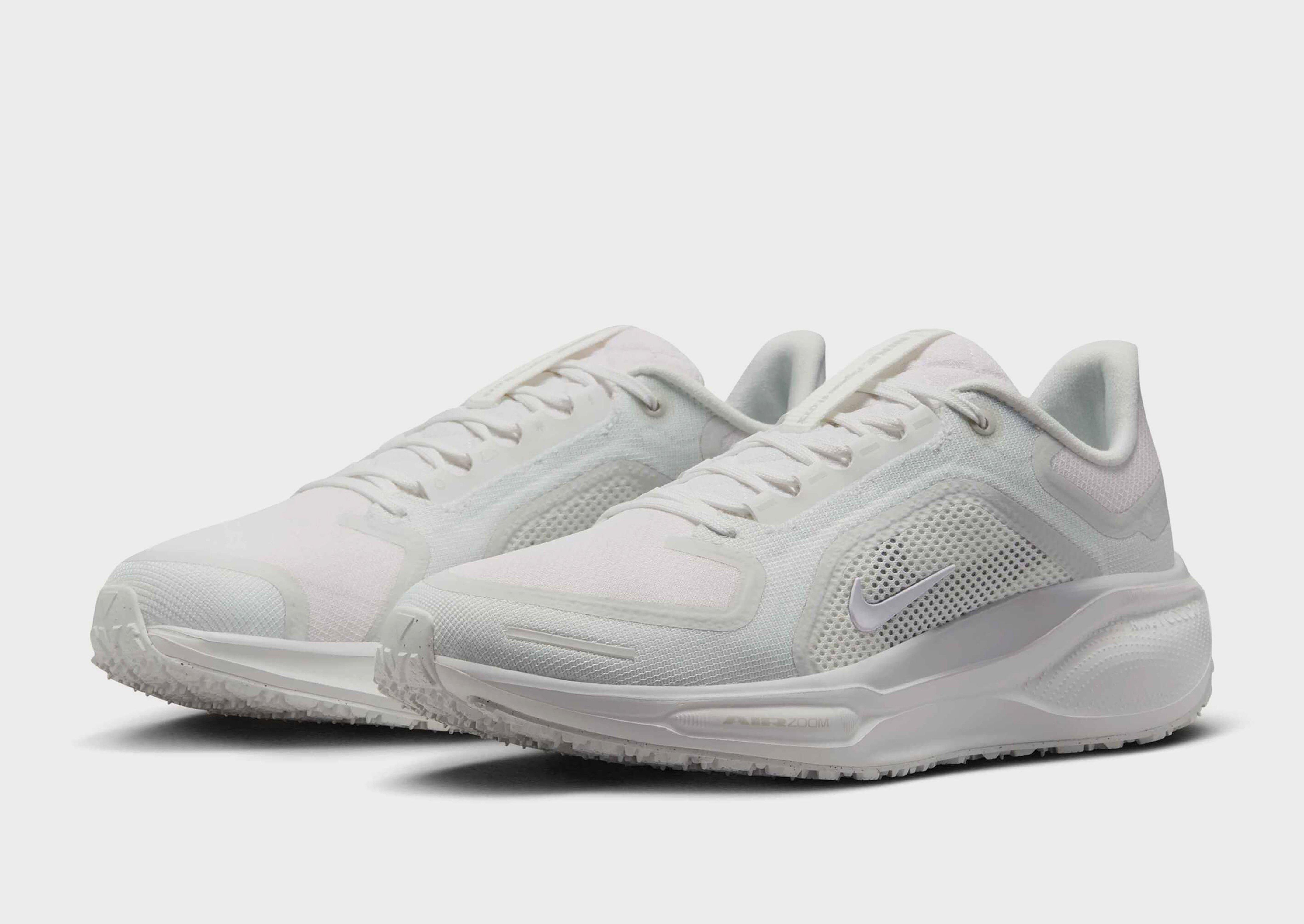 Nike WOMEN'S WATERPROOF ROAD
