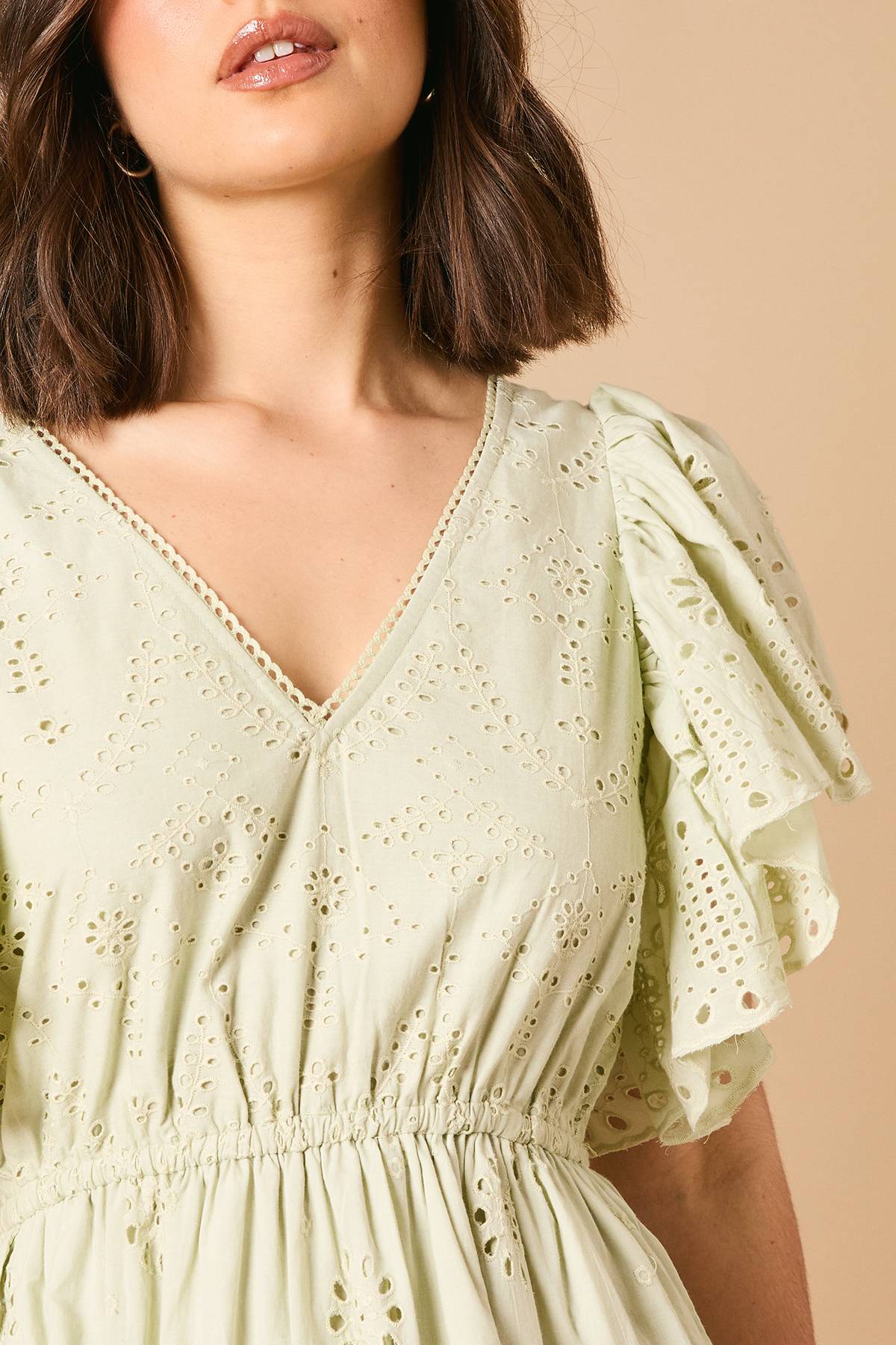 Oasis Robe Maxi à Broderie Anglaise Col V et Manches Papillon