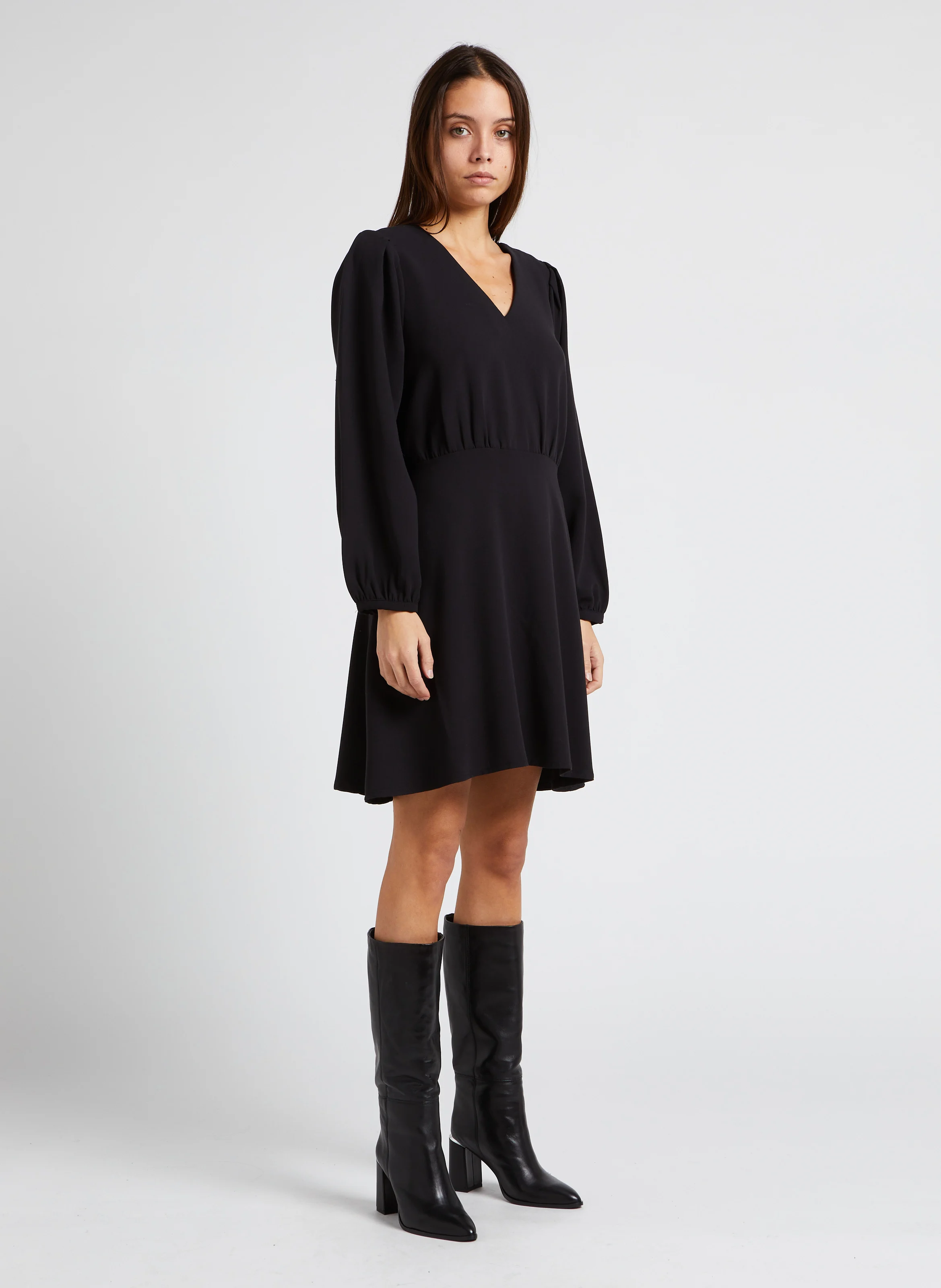 ARIAN - Robe trapèze col V| Noir