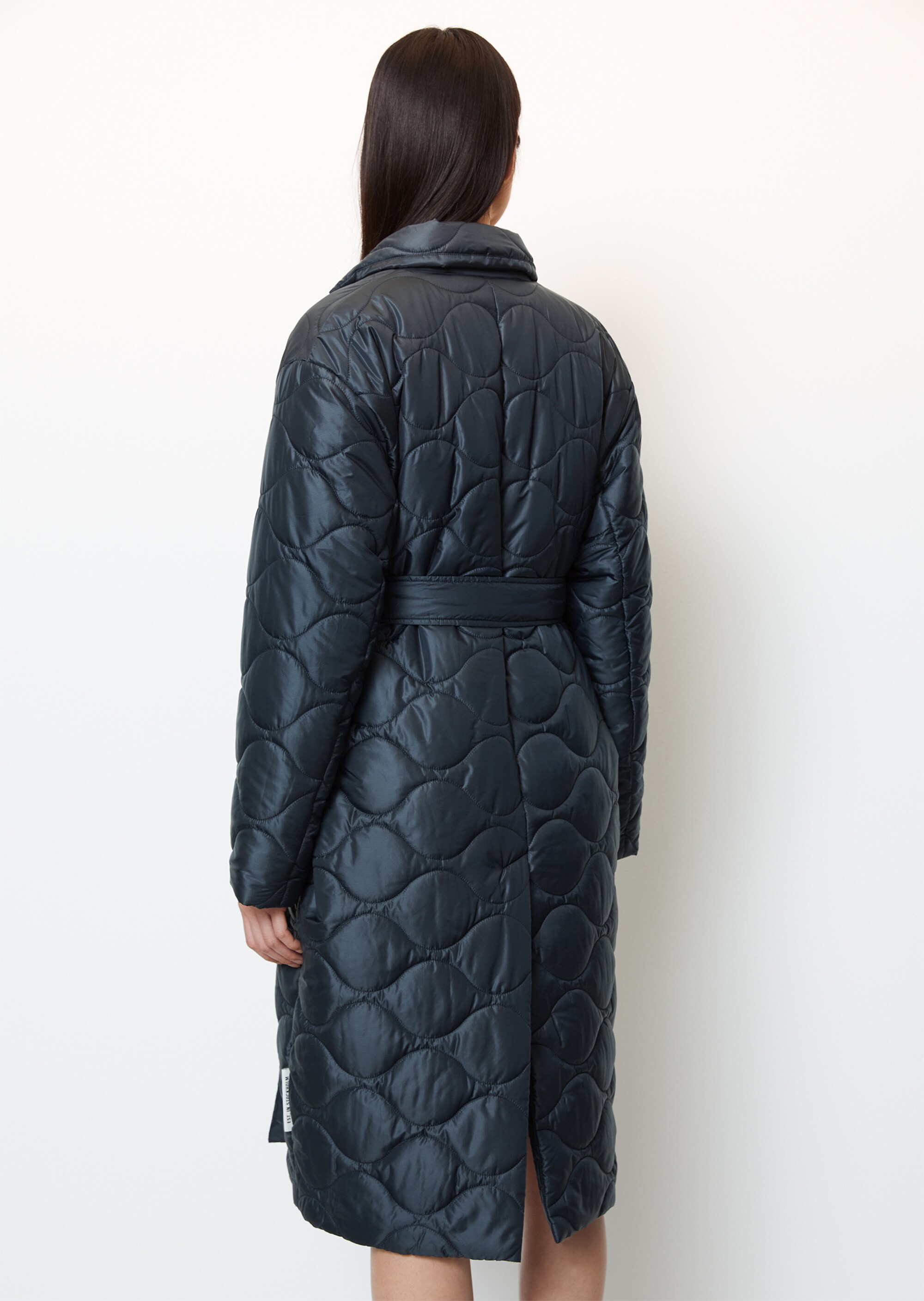 Steppmantel im Bathrobe-Coat-Stil relaxedaus recyceltem Polyester