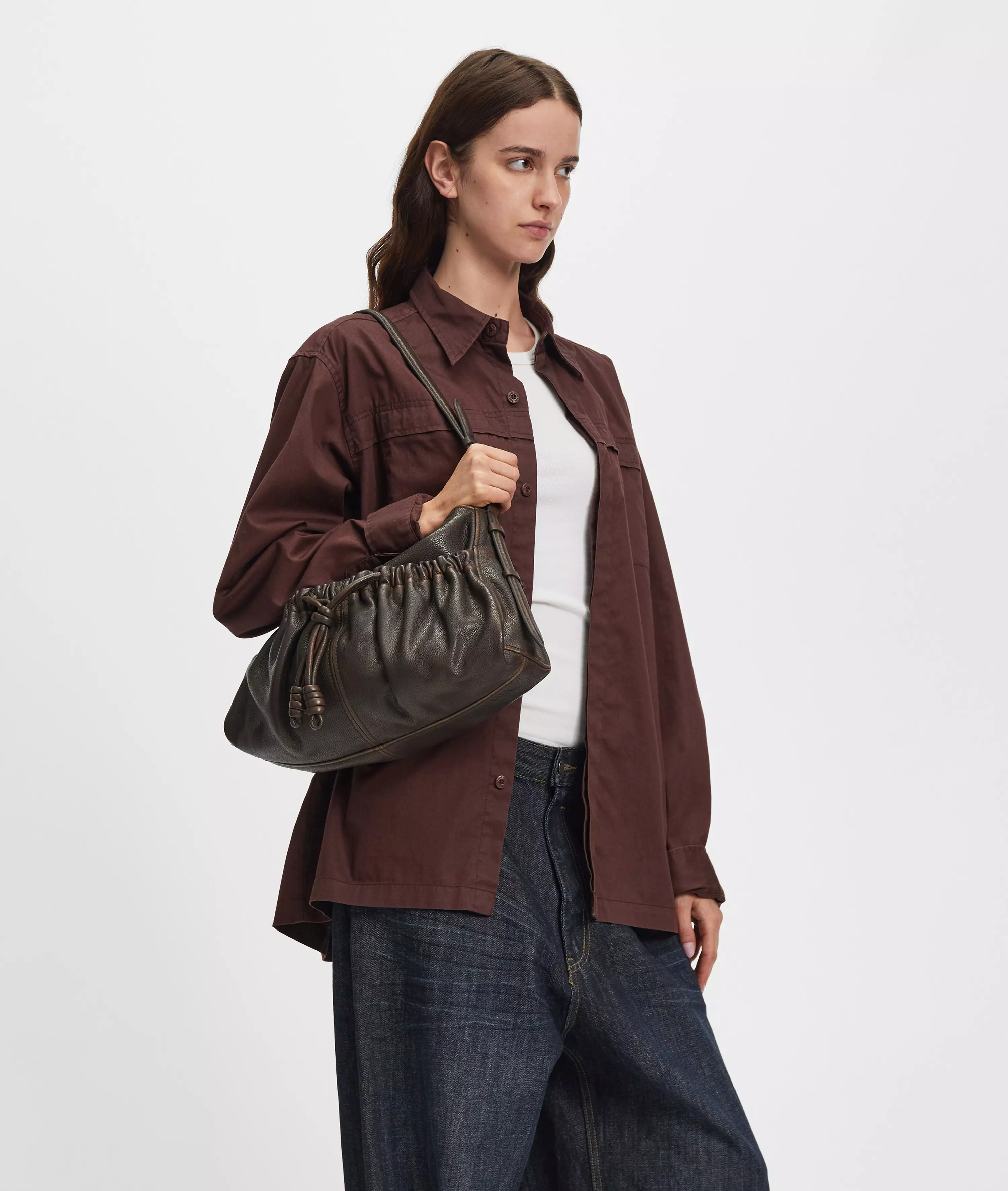 Elya Crossbody M Spacious shoulder bag with a vintage look