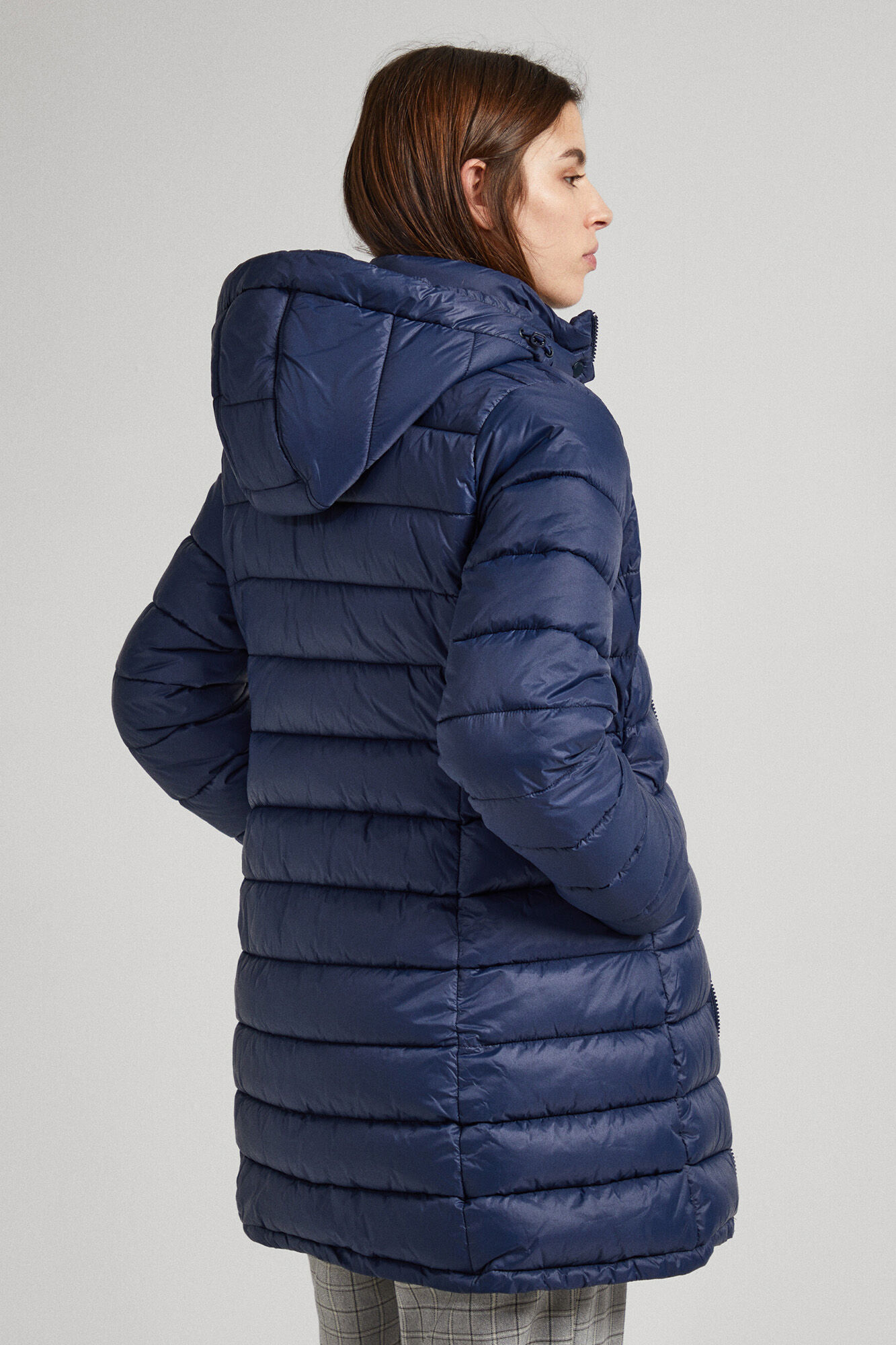 Jaqueta de nylon acolchoada com plumas