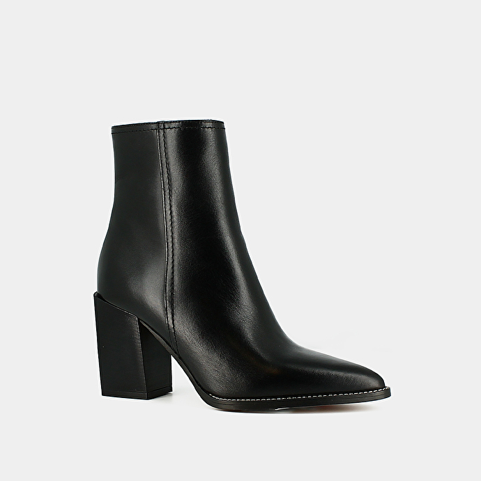 Boots pointues à talons  en cuir noir