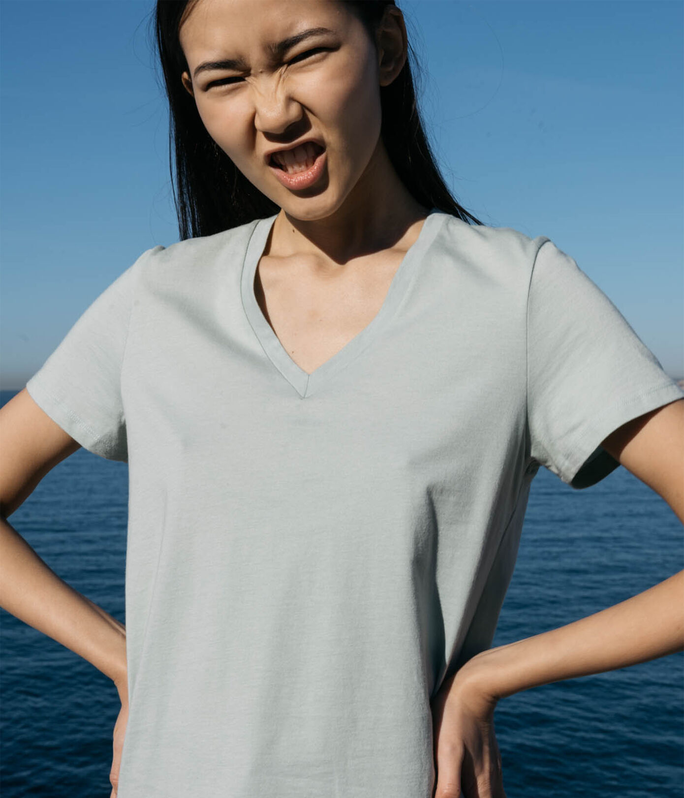 Tee-shirt LE DROIT col V en coton bio Femme