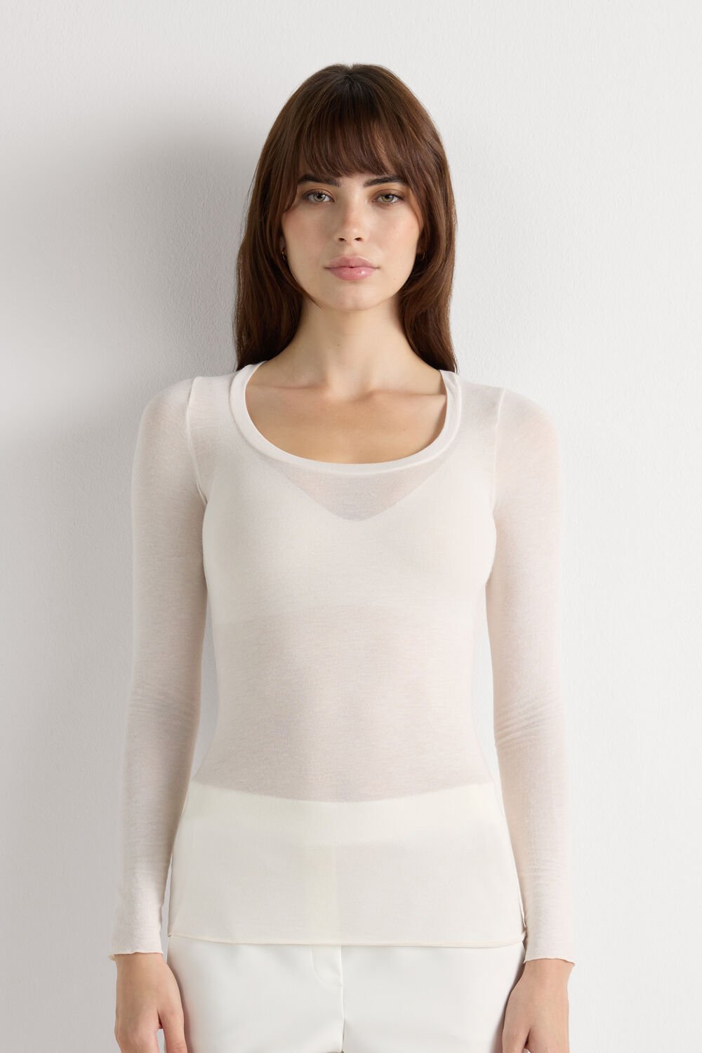 Blusa de manga comprida com decote redondo em modal ultraleve com cashmere.