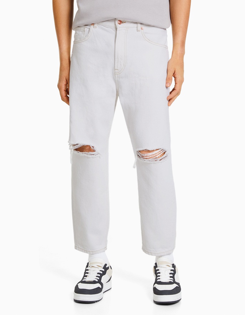 Calça jeans folgada com rasgos
