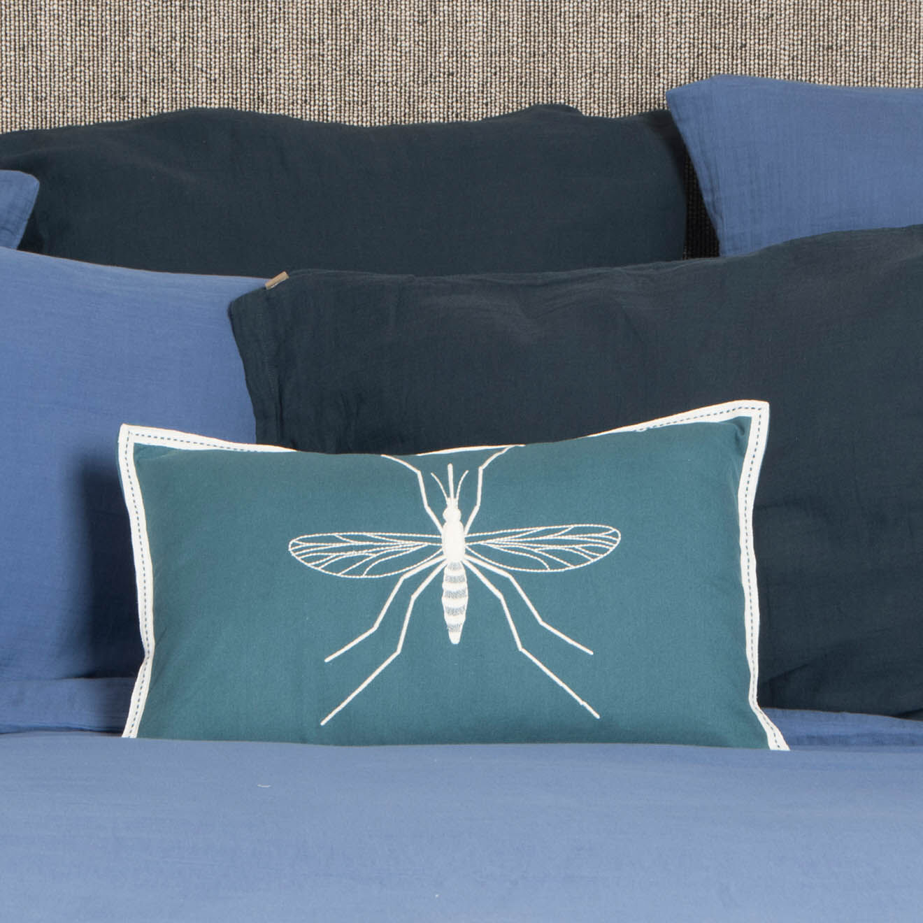 Febronie Housse de coussin Mosquito bleue - 50x30 cm