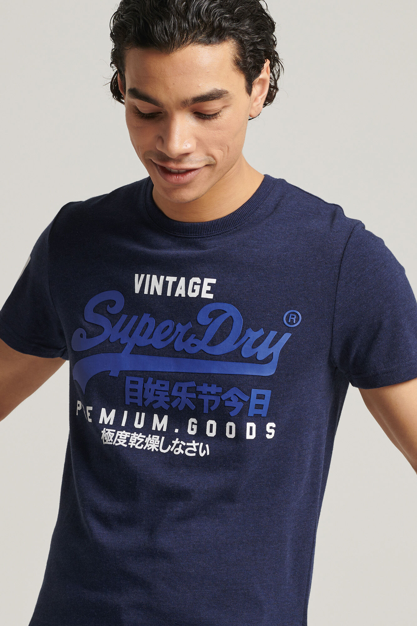 Camiseta de algodão orgânico com logo vintage - azul marinho