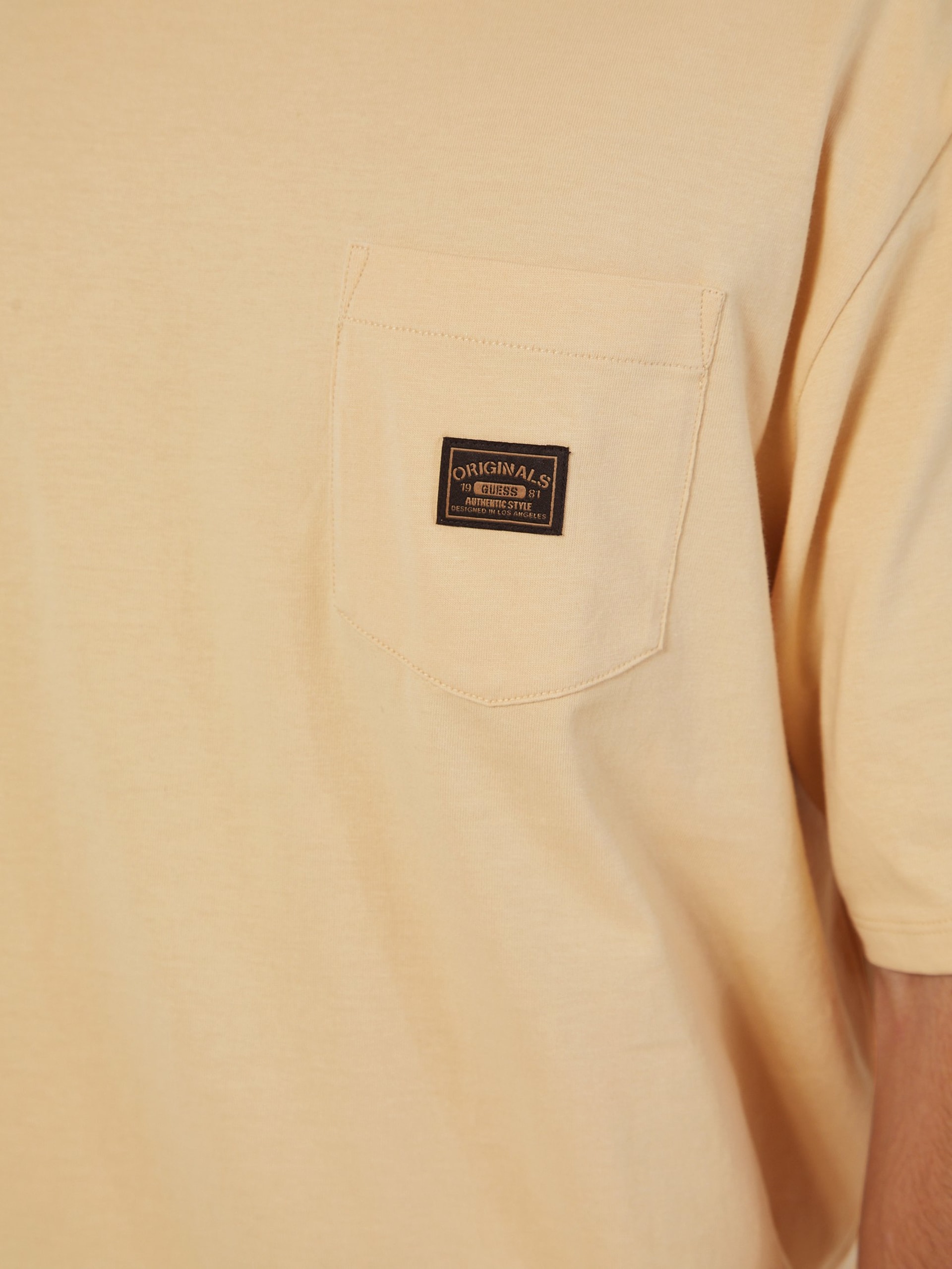 Camiseta GUESS Originals com Etiqueta Ecológica
