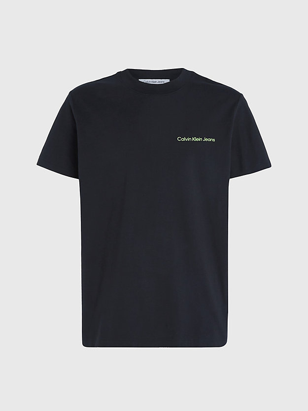 Camiseta com fita adesiva com logo