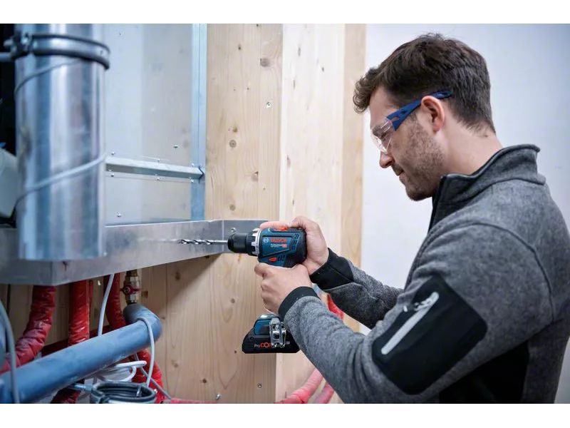 Bosch Professional Akku-Bohrschrauber GSR 18 V-90 C Leistungsstarker Akku-Bohrschrauber mit kompakter Kopflänge und perfekter Werkzeugkontrolle