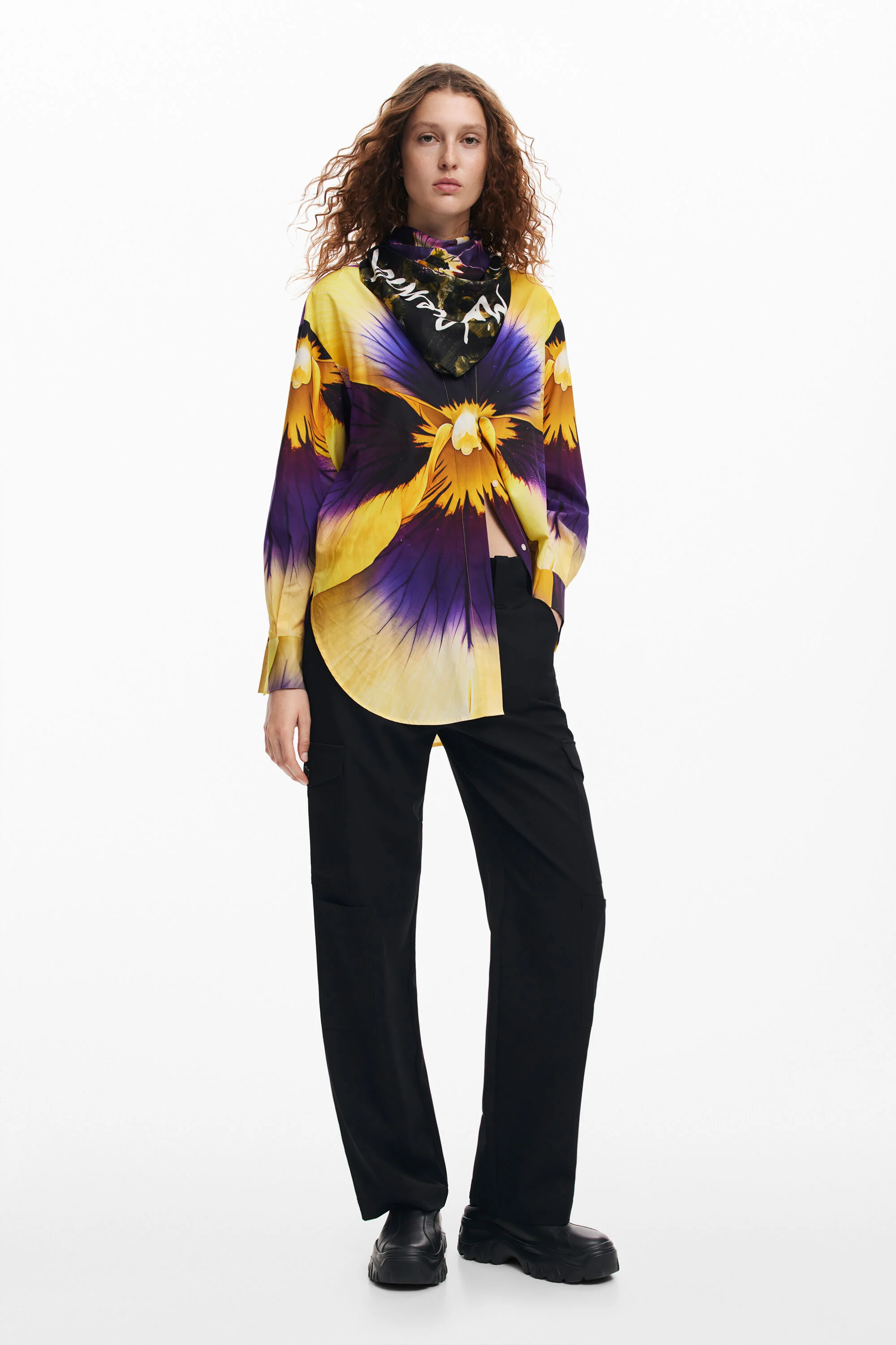 Lenço floral M. Christian Lacroix