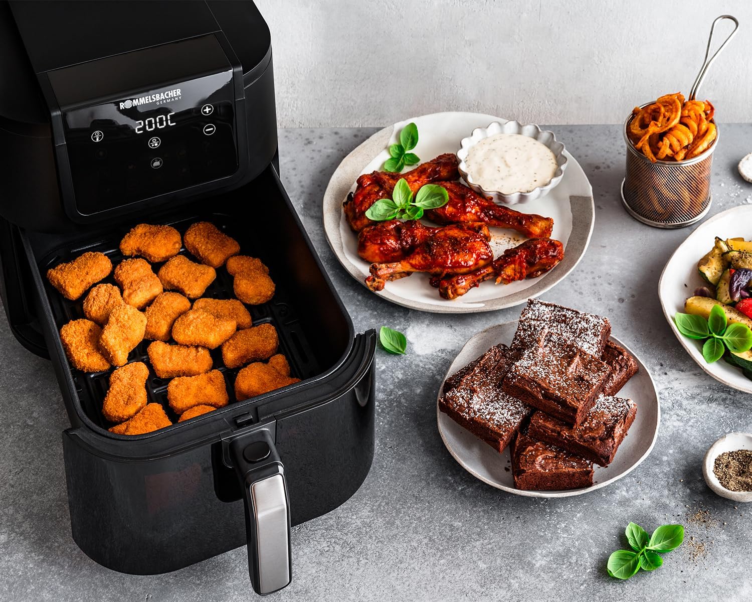 ROMMELSBACHER Heißluftfritteuse FRH 1700, XXL-Backraum 8 Liter (ca. 21 x 30 cm) für 1.000 g Pommes, sehr leiser Betrieb 45 db(A), 10 Programme, 60-200 °C, großes Sichtfenster mit Innenraumbeleuchtung