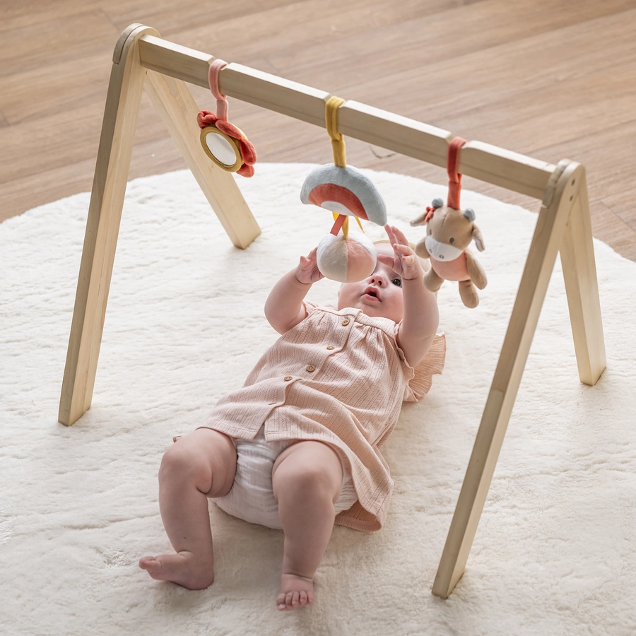 Nattou Holzbogen mit hängendem Spielzeug