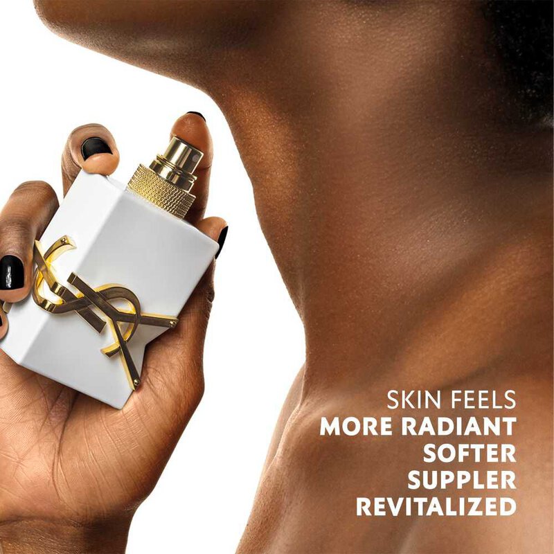 LIBRE L'EAU NUE PARFUM DE PEAU  UN PARFUM SOLAIRE AU SILLAGE FRAIS ET DÉLICAT. UNE ESCAPADE SENSORIELLE EN MÉDITERRANÉE CAPTURÉE DANS UN PARFUM SANS ALCOOL À LA SENSORIALITÉ UNIQUE.