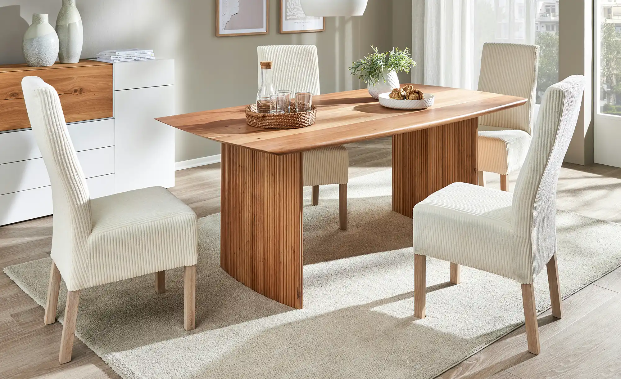 Woodford Esszimmerstuhl mit Cordbezug Ronja