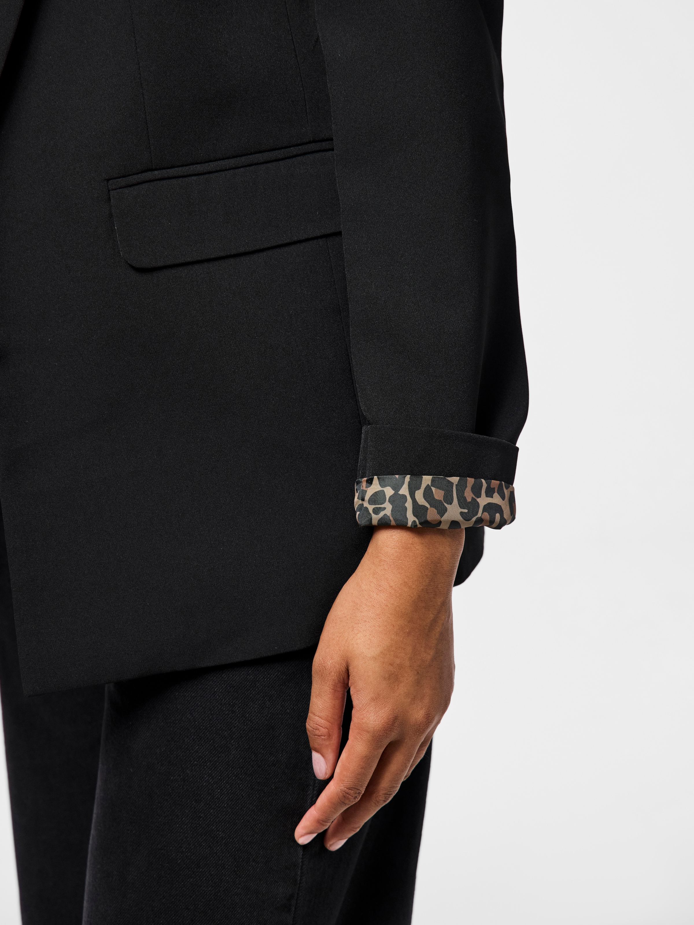 pieces Longblazer »PCBOZZY LS DETAIL BLAZER NOOS BC«, mit Leo Futter