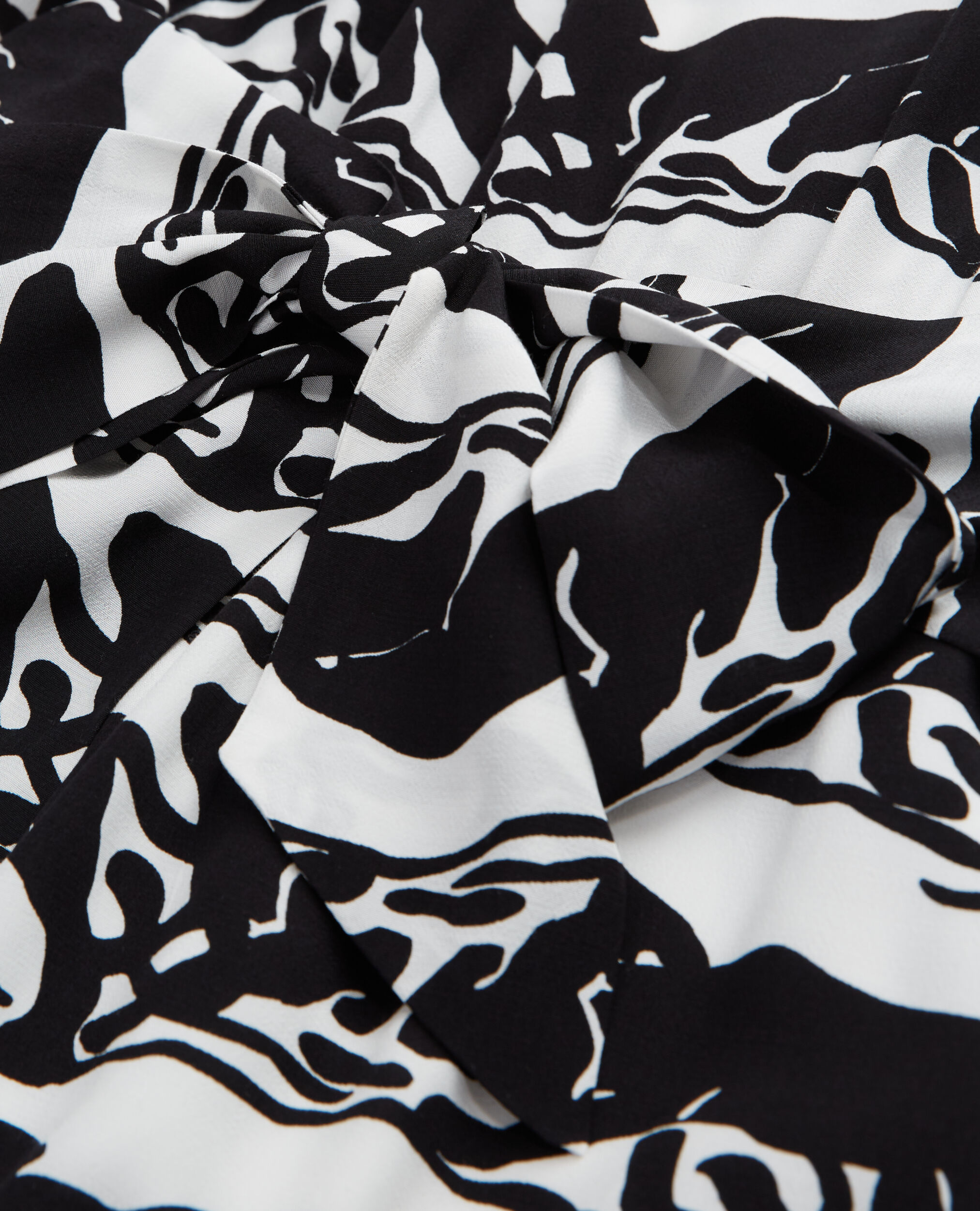 Robe courte avec ceinture imprimée